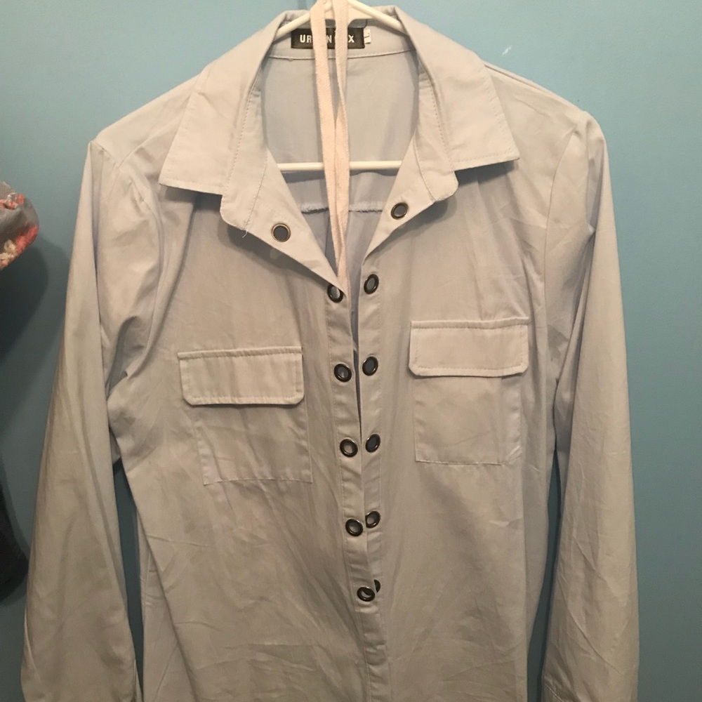 Lightweight denim shirt.